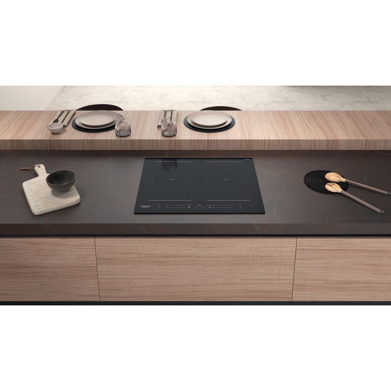 Hotpoint_Ariston-Piano-cottura-HS-5160C-NE-Nero-Induction-vitroceramic-Lifestyle-frontal-top-down