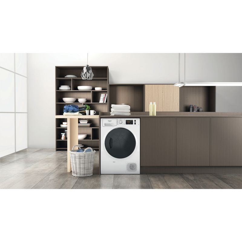 Hotpoint_Ariston-Asciugabiancheria-NTS-M11-9X3E-IT-Bianco-Lifestyle-frontal