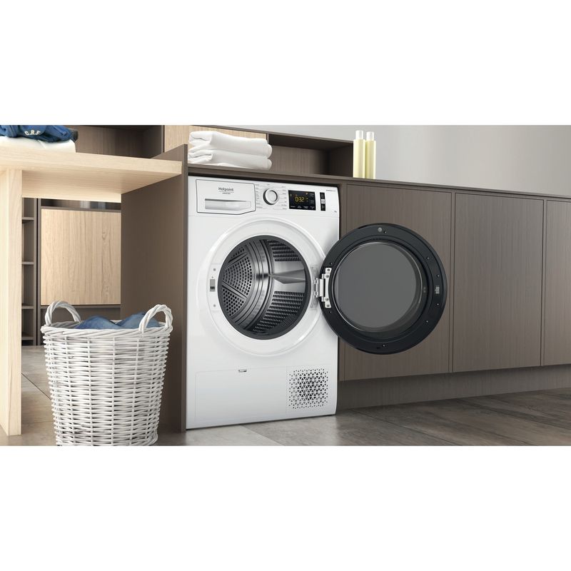 Hotpoint_Ariston-Asciugabiancheria-NTS-M11-9X3E-IT-Bianco-Lifestyle-perspective-open