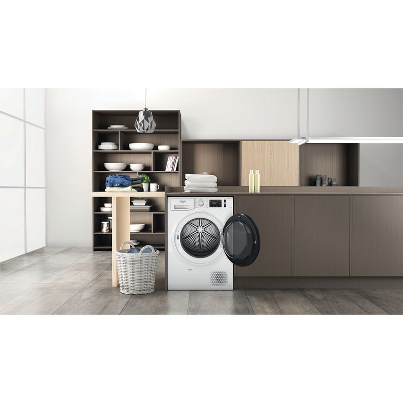 Hotpoint_Ariston-Asciugabiancheria-NTS-M11-9X3E-IT-Bianco-Lifestyle-frontal-open