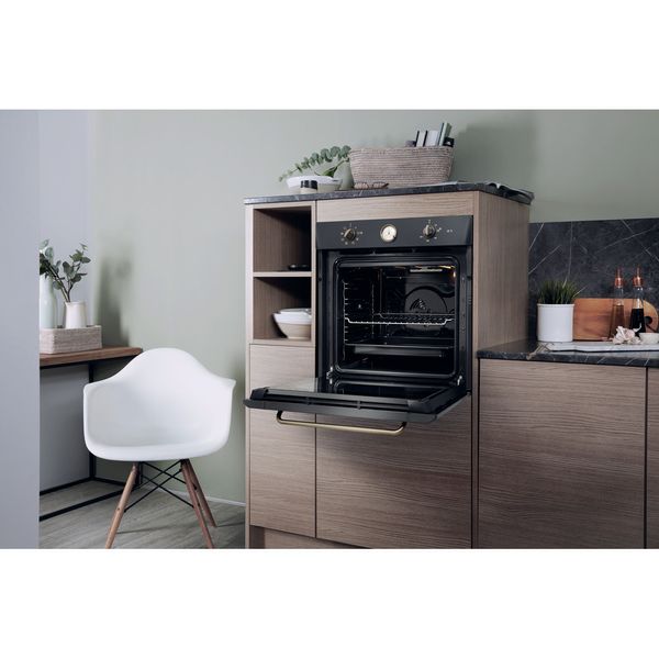 Hotpoint_Ariston-Forno-Da-incasso-FIT-804-H-AN-HA-Elettrico-A-Lifestyle-perspective-open