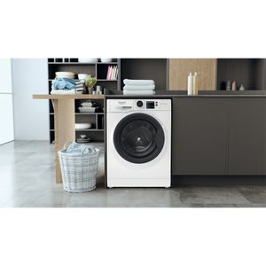 Hotpoint_Ariston-Lavabiancheria-Libera-installazione-NF86WK-IT-Bianco-Carica-frontale-A-Lifestyle-frontal