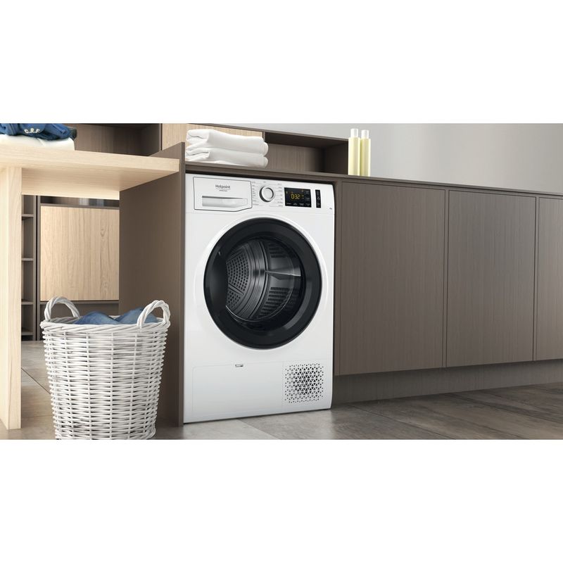 Hotpoint_Ariston Asciugabiancheria NT M11 82K IT R Bianco Lifestyle perspective