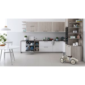 002__Lifestyle frontal open