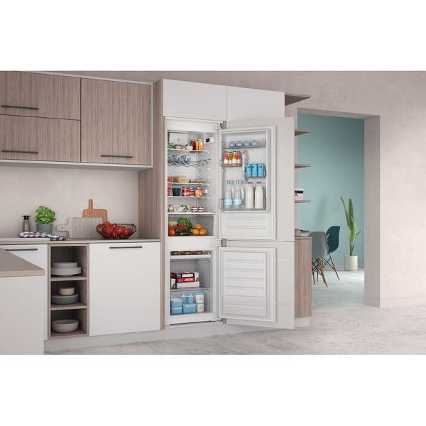 Indesit Combinazione Frigorifero/Congelatore Da incasso INC18D031B1 Bianco 2 porte Lifestyle perspective open