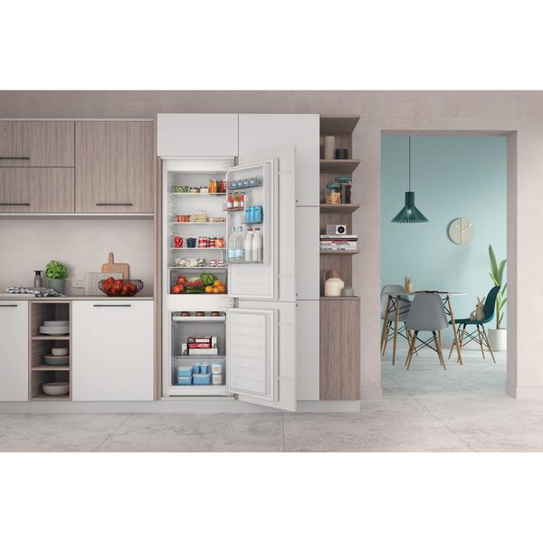 Indesit Combinazione Frigorifero/Congelatore Da incasso INC18D021A1 Bianco 2 porte Lifestyle frontal open