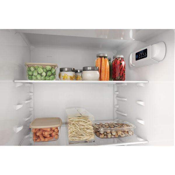 Indesit Combinazione Frigorifero/Congelatore Da incasso INC18D021A1 Bianco 2 porte Lifestyle detail