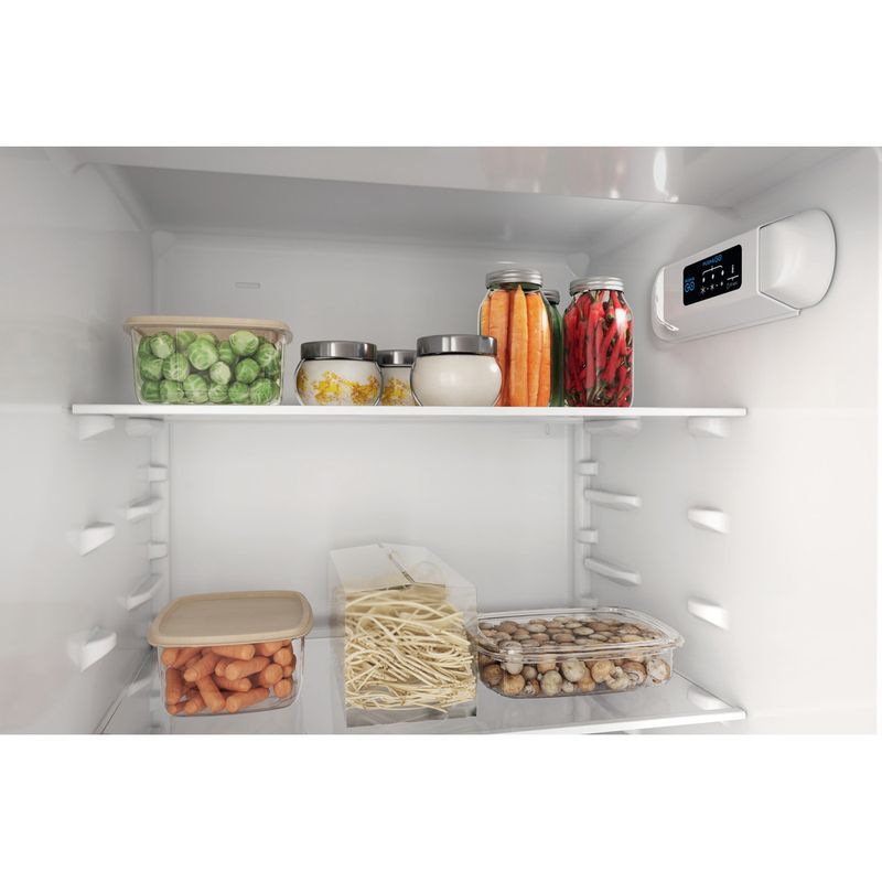 Indesit-Combinazione-Frigorifero-Congelatore-Da-incasso-INC18D011A1-LH-Bianco-2-porte-Lifestyle-detail