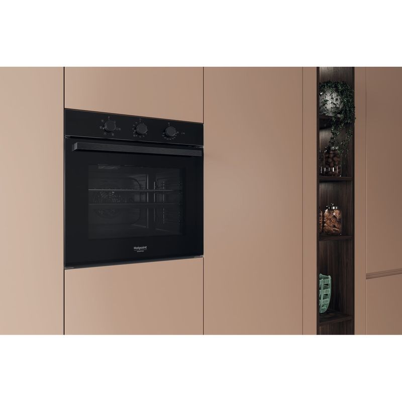 Hotpoint_Ariston-Forno-Da-incasso-HAO3-K35H-B-Elettrico-A-Lifestyle-perspective