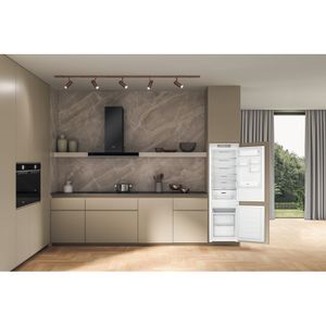 Whirlpool Combinazione Frigorifero/Congelatore Da incasso WHC18 T514 Bianco 2 porte Lifestyle frontal open