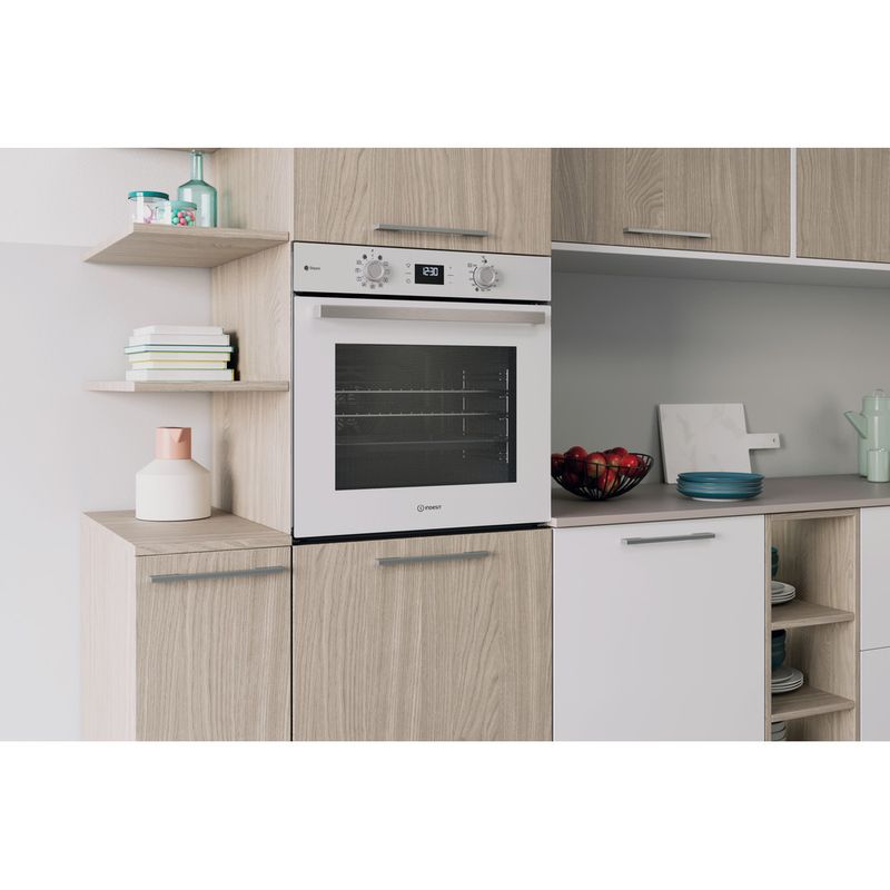 Indesit Forno Da incasso IO K58HS W Elettrico A+ Lifestyle perspective