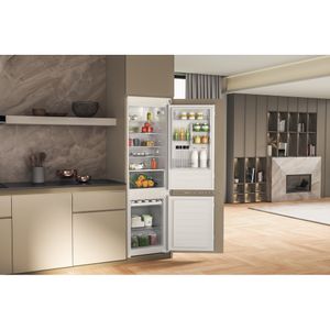Whirlpool Combinazione Frigorifero/Congelatore Da incasso WHC18D011A2 Bianco 2 porte Lifestyle perspective open