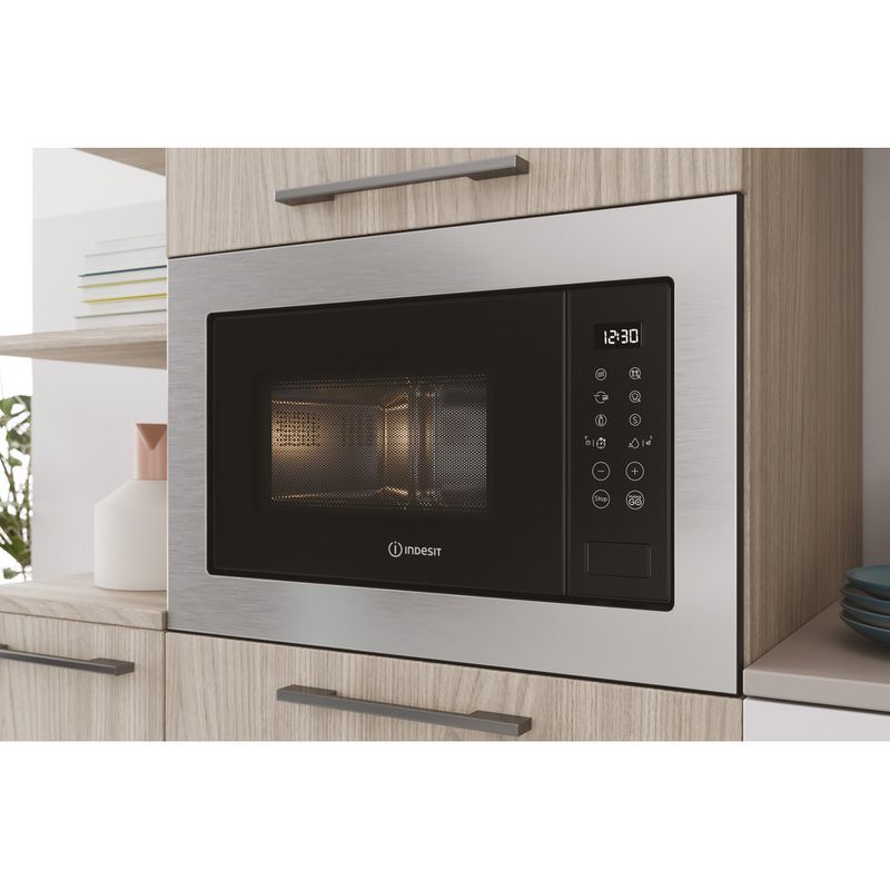 Indesit-Microonde-Da-incasso-MWI-125-GX.1-Stainless-Steel-Elettronico-25-Microonde---grill-900-Lifestyle-perspective