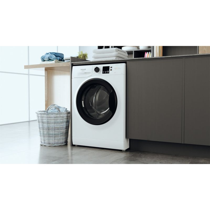 Hotpoint_Ariston-Lavabiancheria-Libera-installazione-NF827WK-IT-Bianco-Carica-frontale-A-Lifestyle-perspective