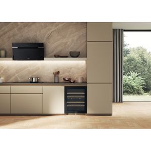 Whirlpool Conservazione del vino Da incasso WHWBU60D2B Nero Lifestyle frontal