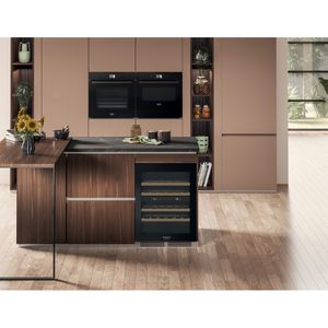 Hotpoint_Ariston Conservazione del vino Da incasso HAWBU60D2B Nero Lifestyle frontal