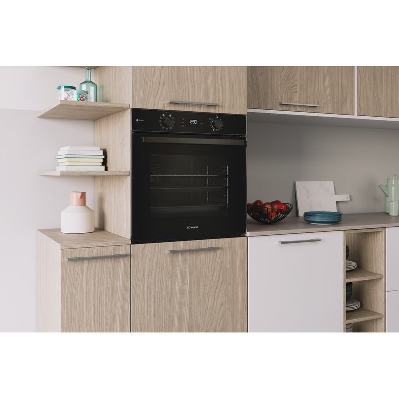 Indesit-Forno-Da-incasso-IO-K58HS-B-Elettrico-A--Lifestyle-perspective