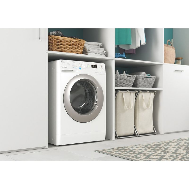 Indesit-Lavabiancheria-A-libera-installazione-BWSA-7126X-SV-IT-Bianco-Carica-frontale-A-Lifestyle-perspective