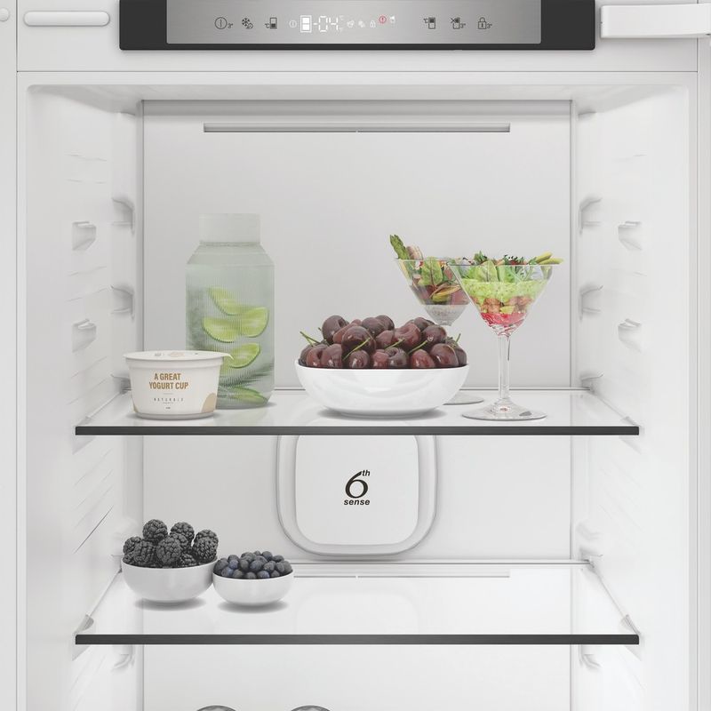 Whirlpool-Combinazione-Frigorifero-Congelatore-Da-incasso-WHK2-5322-B4E-Zinc-Metal-2-porte-Lifestyle-frontal