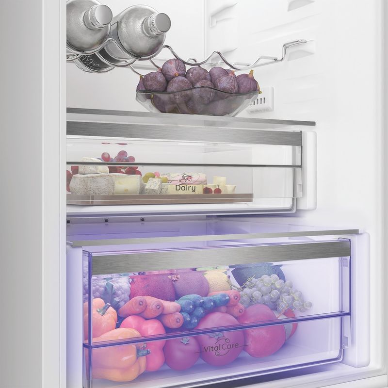 Hotpoint-Combinazione-Frigorifero-Congelatore-Da-incasso-HPK2-5322-B4E1-Zinc-Metal-2-porte-Lifestyle-detail