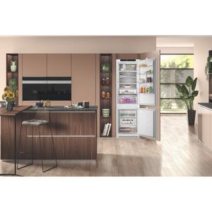 002__Lifestyle frontal open