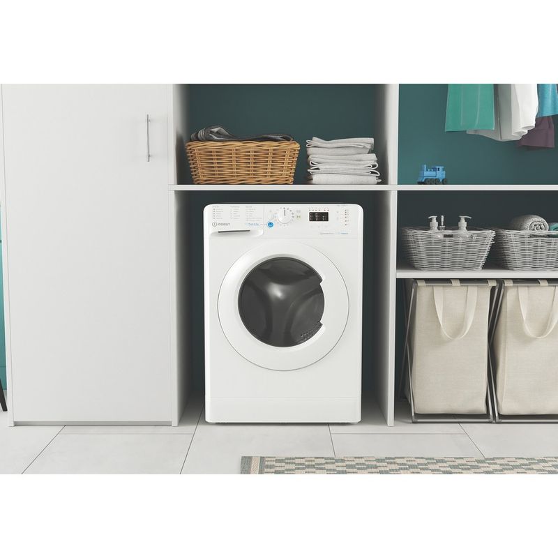 Indesit-Lavabiancheria-A-libera-installazione-BWSA-7126X-WV-IT-Bianco-Carica-frontale-A-Lifestyle-frontal