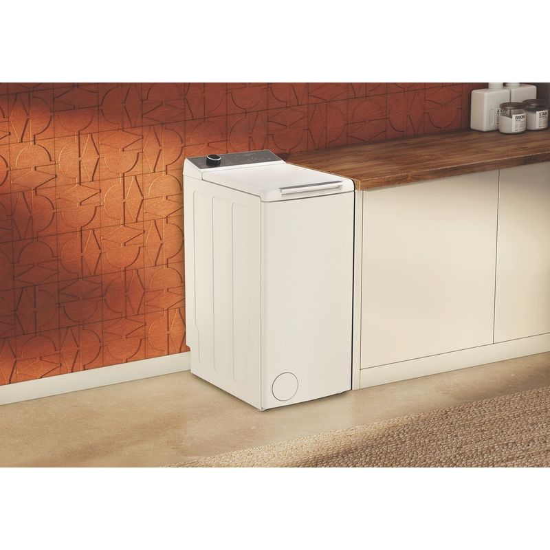 Hotpoint-Lavabiancheria-Libera-installazione-HTLCARE-UR76S-IT-Bianco-Carica-dall-altro-A-Lifestyle-perspective
