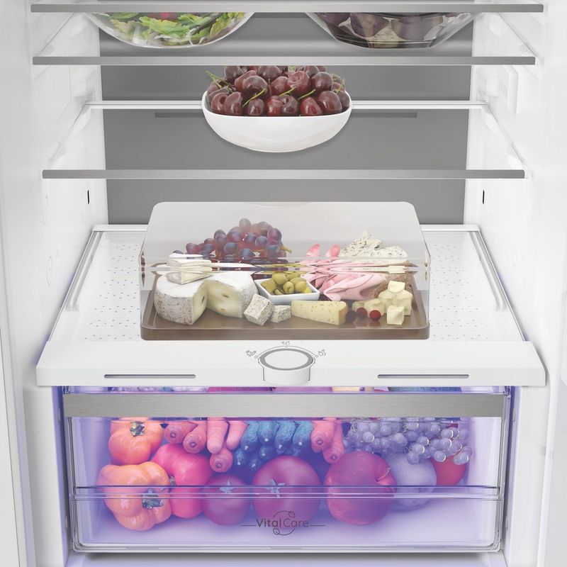 Hotpoint-Combinazione-Frigorifero-Congelatore-Da-incasso-HPK2-5293-B5E1-Zinc-Metal-2-porte-Lifestyle-detail